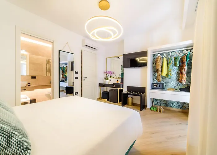 Nicholhouse - Breakfast Included 4*