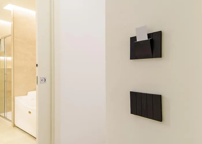 Nicholhouse - Breakfast Included Pensionat