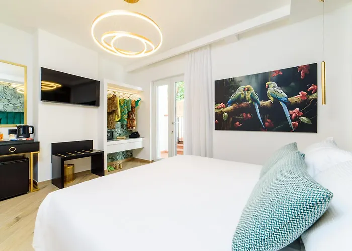 Nicholhouse - Breakfast Included 4*